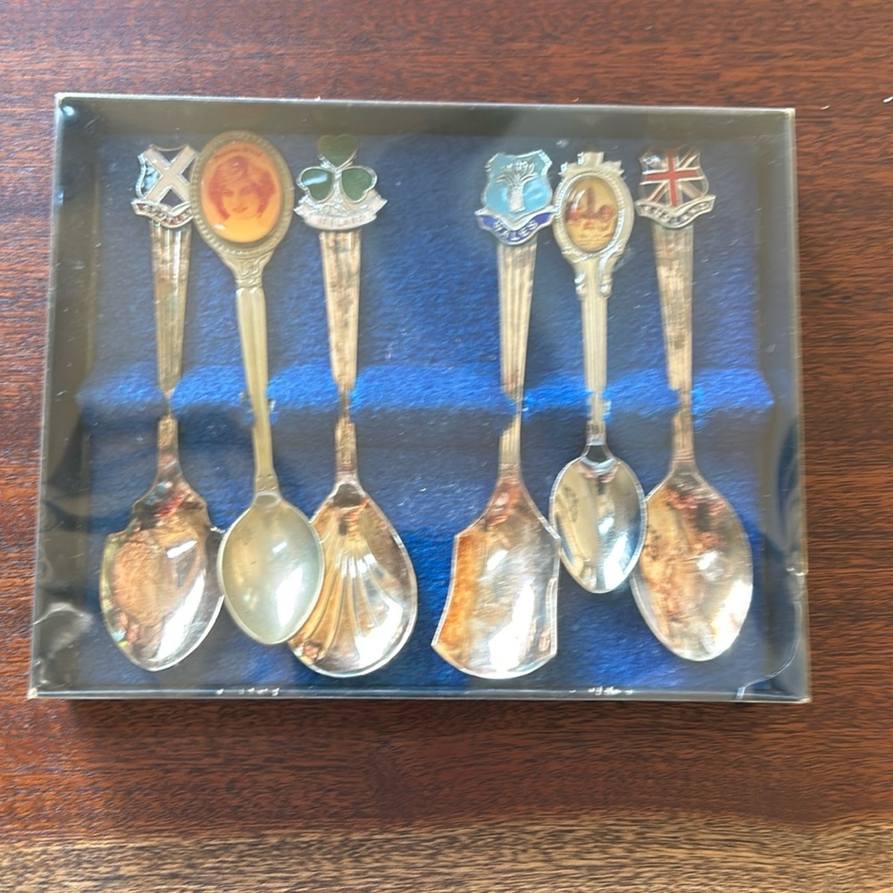 Vintage set of 6 Spoons
